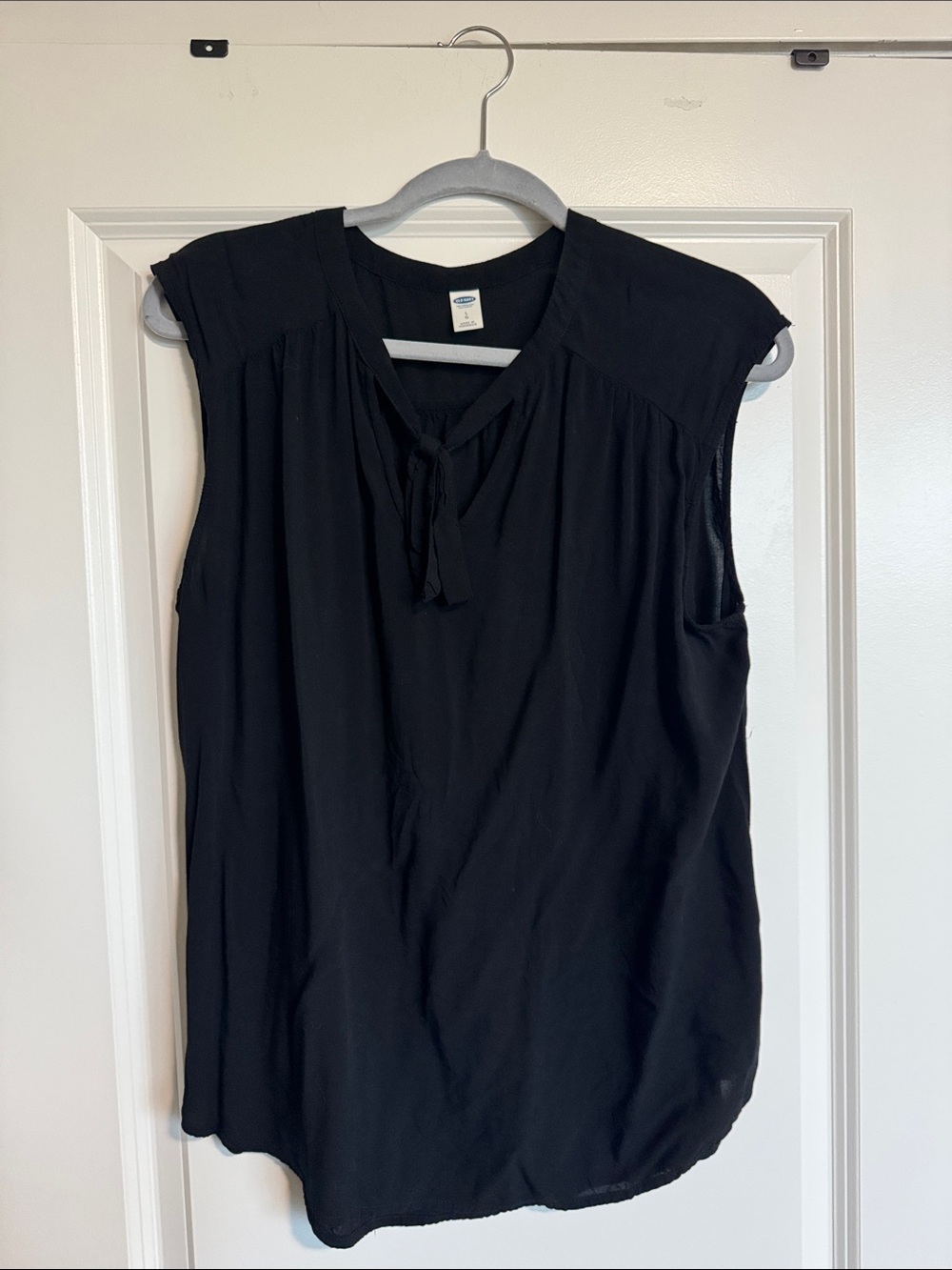 Old Navy Black Sleeveless Tie-Front Blouse